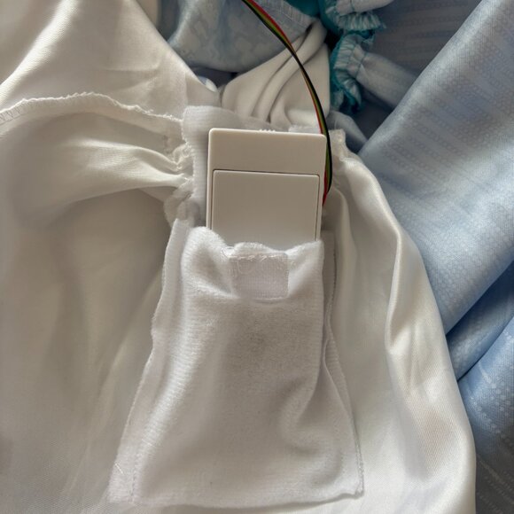 Frozen, Queen Elsa, complete dress up kit! Dress plays 2 songs, wand lights up! - Picture 8 of 12